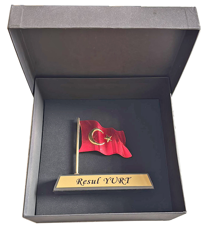 MVIP03 Vip Dalgalanan Türk Bayraklı Masa İsimliği