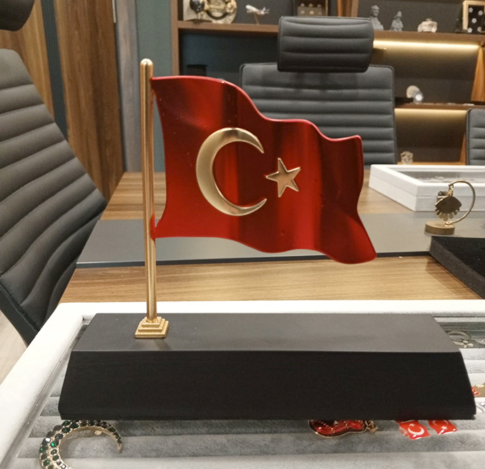 MVIP02 Vip Dalgalanan Türk Bayraklı Masa İsimliği MVIP02 Vip Dalgalanan Türk Bayraklı Masa İsimliği