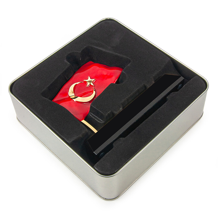 Dalgalanan Bayrakl Masa simlii