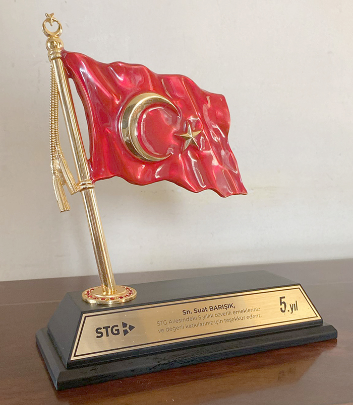 MVIP01 Vip Dalgalanan Türk Bayraklı Masa İsimliği MVIP01 Vip Dalgalanan Türk Bayraklı Masa İsimliği