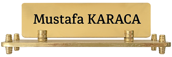 PM5 Klasik Pirinç Özel Lama Masa İsimliği PM5 Klasik Pirinç Özel Lama Masa İsimliği