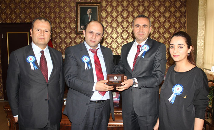 Vergi Haftası Etkinlik ve Kutlamaları İçin Saten Yaka Kokartı Vergi Haftası Etkinlik ve Kutlamaları İçin Saten Yaka Kokartı